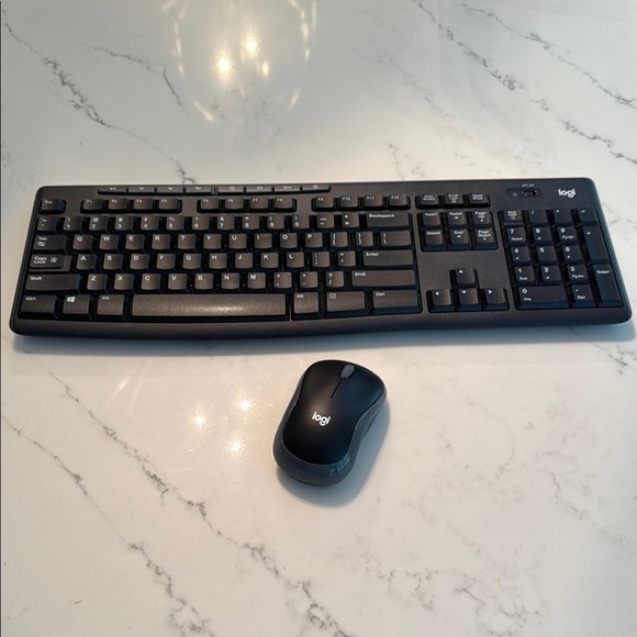 Logitech Black Wireless Keyboard and Mouse Combo - Picture 1 of 1